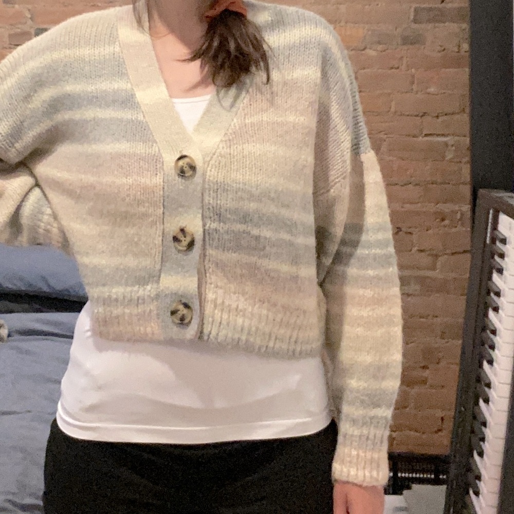 ❤️4/$40 SALE! ❤️ Urban Outfitters Slouchy Cropped Cardigan